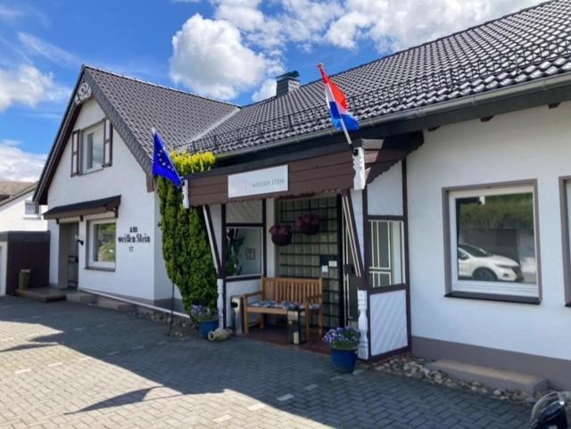 Bed & Breakfast Weisser Stein Шмалленберг Экстерьер фото